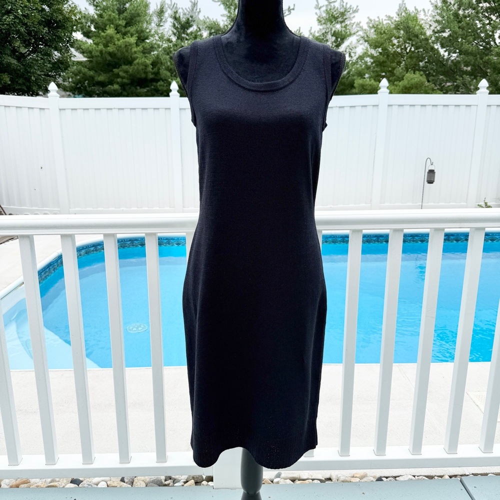 St. John Sport Scoop Neck Sleeveless Sheath Dress in Black Wool Blend Size P
